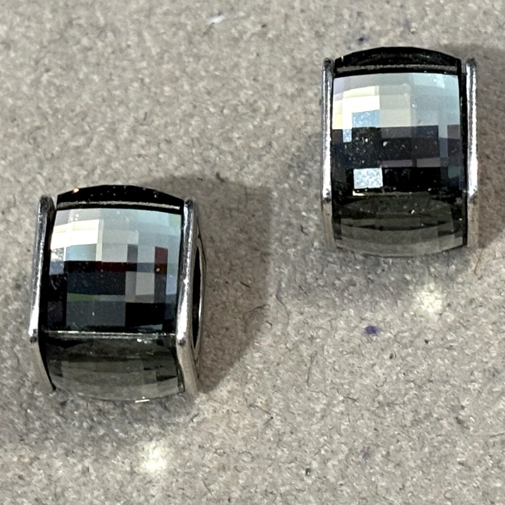 🆕Listing! Two Brighton Ice Cubes in Silver Gray Smoky gray crystal Silver edges
